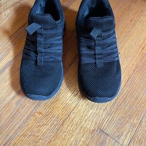 Kids Black Athletic Knit Slip-On Sneakers. Size 1